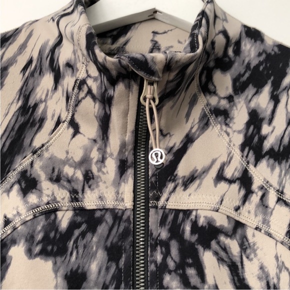 Lululemon size 6, long sleeves zip up jacket - Picture 2 of 4